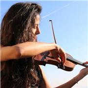 Ragazza laureata in violino e con esperienza di insegnamento, si propone per dare lezioni di violino a tutte le età e i livelli